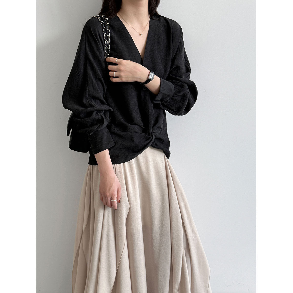 High-Perception V-Neck Pleated Knot Waist-Cinching Blouse for Women, Relaxed Commute Top